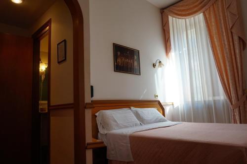 Green Hotel Рим Екстериор снимка