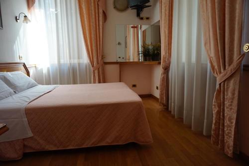 Green Hotel Рим Екстериор снимка