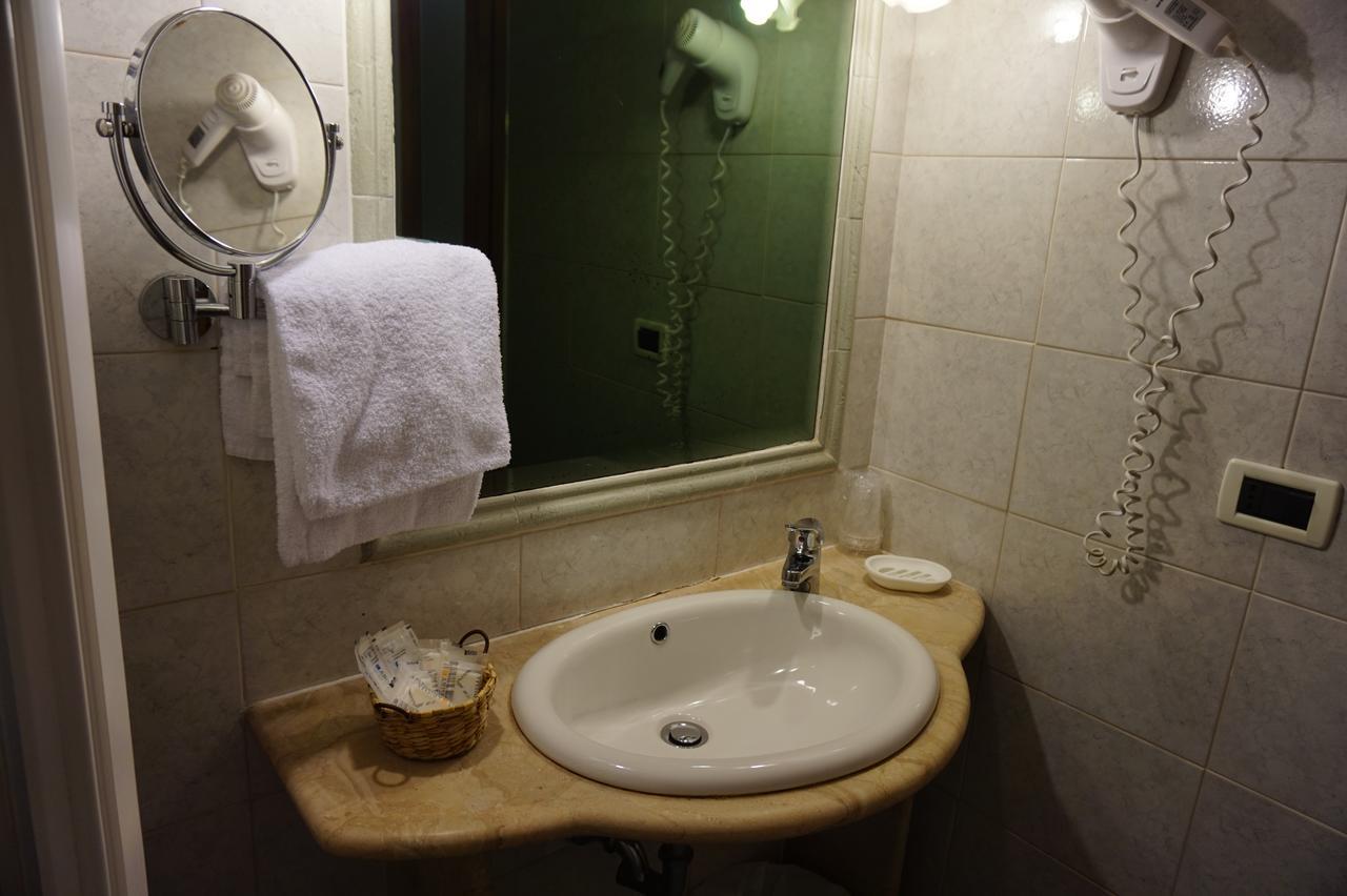 Green Hotel Рим Екстериор снимка
