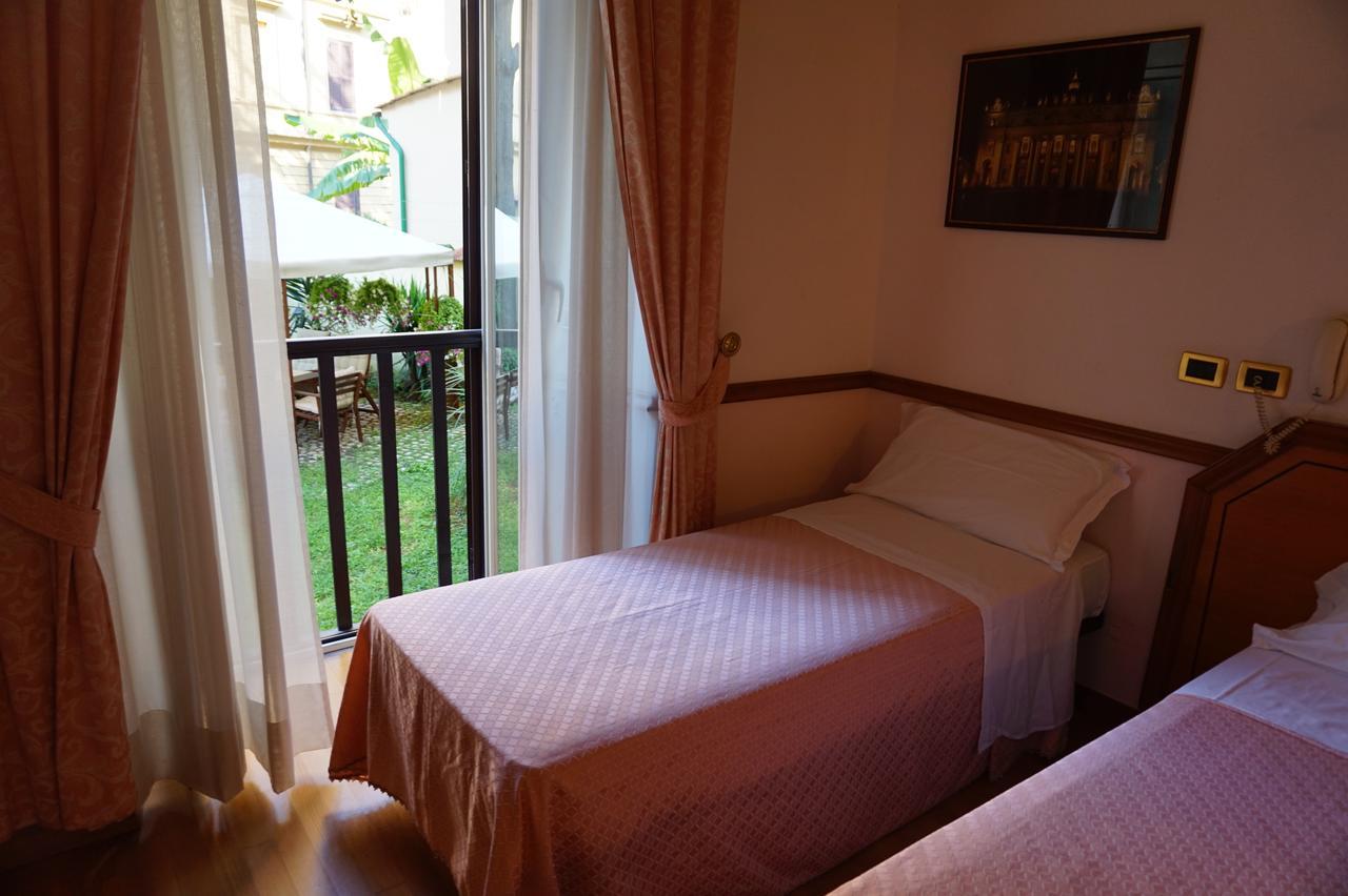 Green Hotel Рим Екстериор снимка