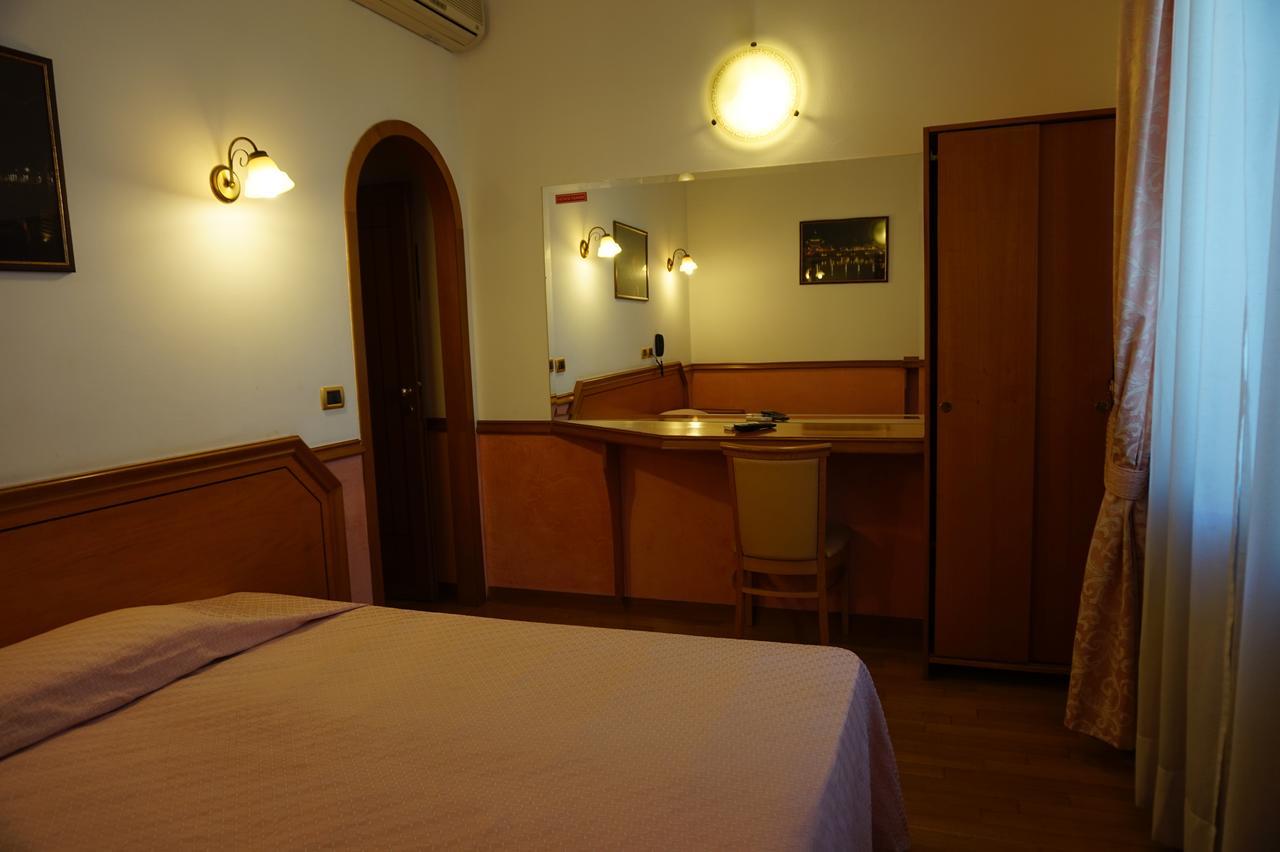Green Hotel Рим Екстериор снимка